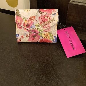 ❤️HOST PICK❤️ NWT Betsey Johnson wallet